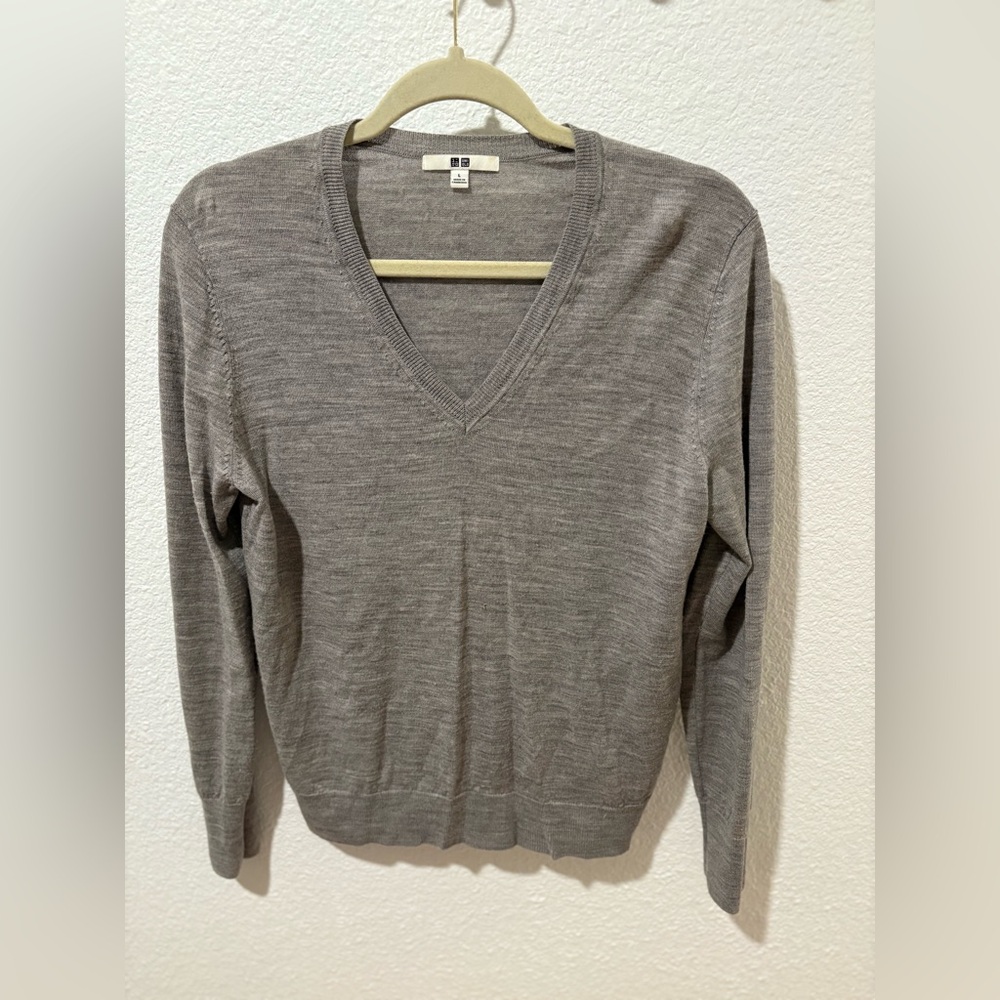 Uniqlo Heather Gray Knit Sweater
